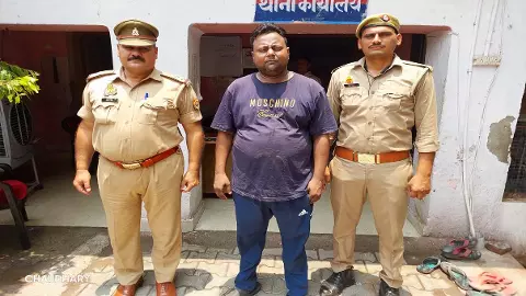 A fake vigilance inspector arrested in Etah, fake identity card recovered