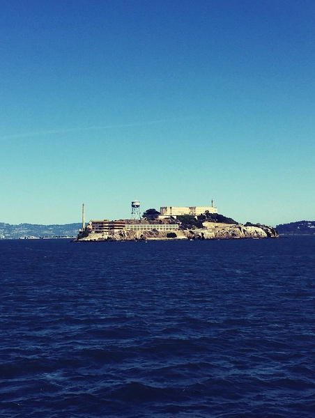 Alcatraz Island Dangerous Prison | Tourism News in Hindi Samachar | Tourism  की ताज़ा खबरे हिन्दी में | ब्रेकिंग और लेटेस्ट न्यूज़ in Hindi Newstrack |  Alcatraz Island Jail: इस खूबसूरत द्वीप