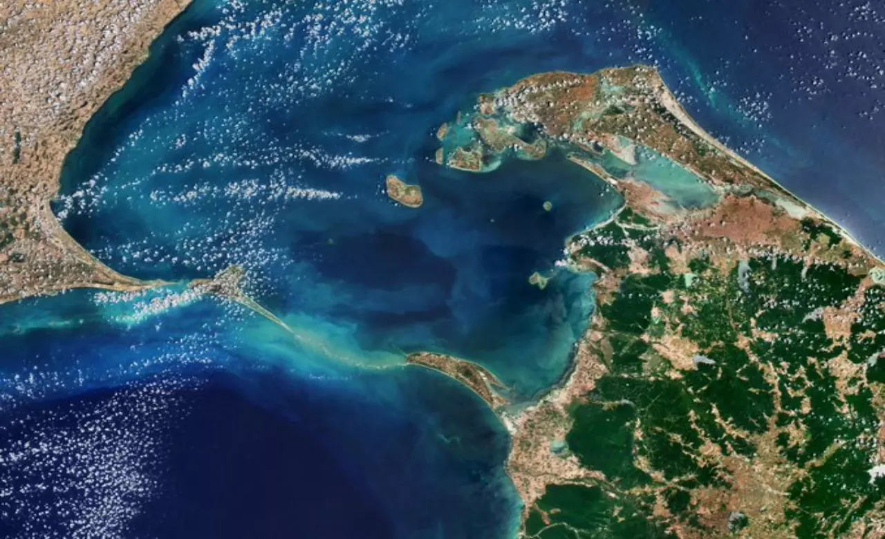 अंतरिक्ष से ऐसा दिखता है रामसेतु, यूरोप की स्पेस एजेंसी ने शेयर की खूबसूरत तस्वीर