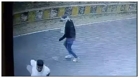 सीसीटीवी में कैद हुई वारदात।