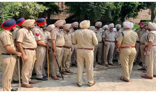 पंजाब में घुसे 2 आतंकी, गुरदासपुर और पठानकोट में हाई अलर्ट, बंदूक की नोक पर ग्रामीण से बनवाया खाना