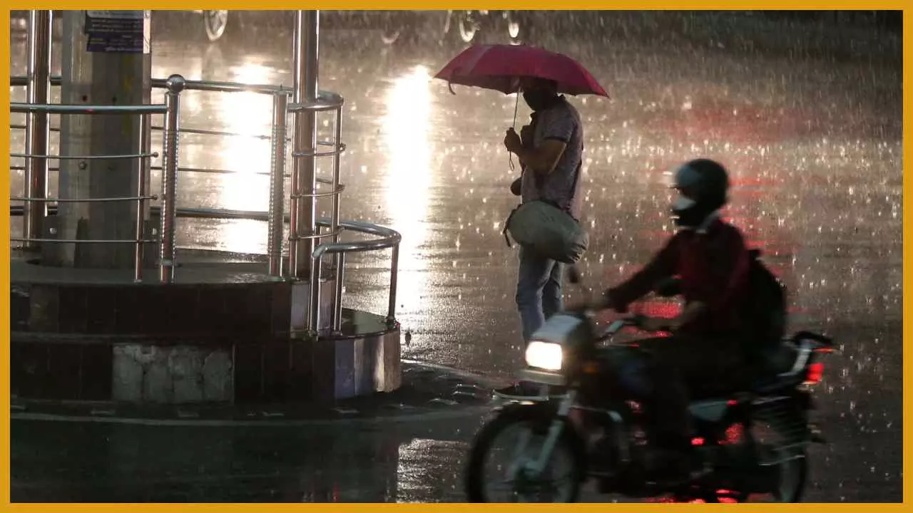 Lucknow News: राजधानी में मूसलाधार बारिश, कई इलाकों में बत्ती गुल