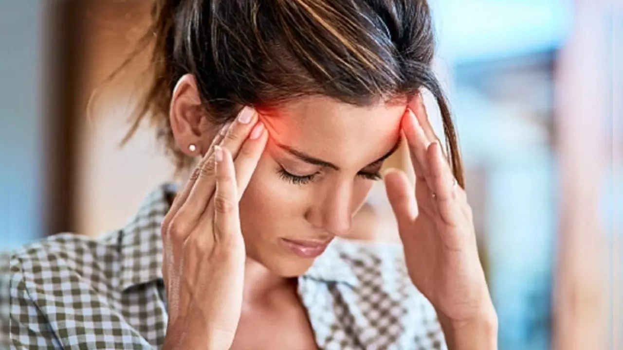 Headache Ke Upay: सिर दर्द के असरदार 5 घरेलू उपाय, मिनटों में मिल जाएगा आराम