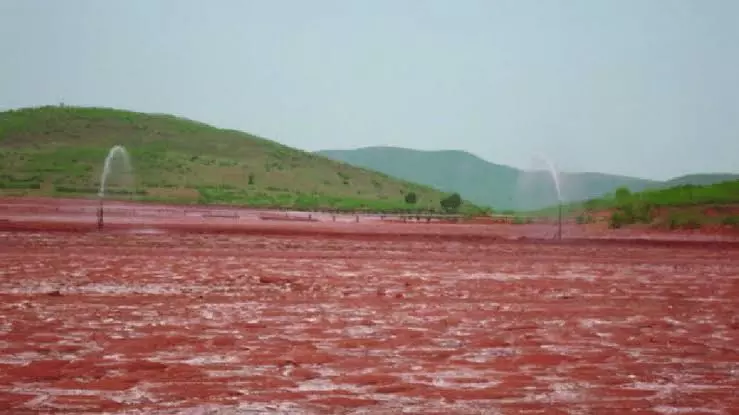 Red Mud Pond, India Famous Place