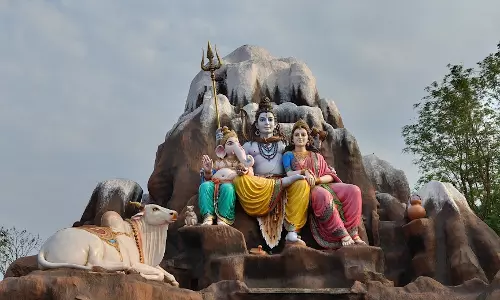 Pune Famous Ashram, Pune Famous Tourist Place