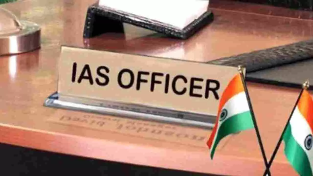 UP IAS Transfer: योगी सरकार ने कई IAS अफसरों के किए तबादले, अनिल कुमार सिंह CDO महाराजगंज तो हिमांशु CDO हापुड़ बनाए गए
