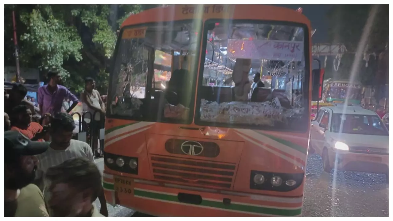 Lucknow Crime : केकेसी चौराहे के पास परिवहन विभाग की बस ने तीन को रौंदा, एक की मौत, 2 घायल