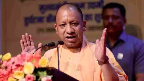 UP By-Election: भाजपा ने उतारी मंत्रियों की टीम, योगी की अगुवाई में 16 मंत्री करेंगे प्रचार