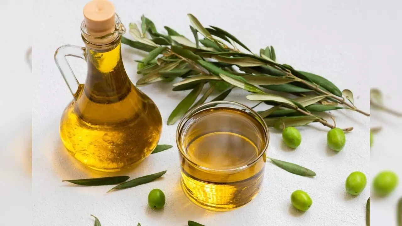 Olive Oil Side Effects: ऑलिव ऑयल का करते हैं इस्तेमाल, तो जान लें नुकसान भी