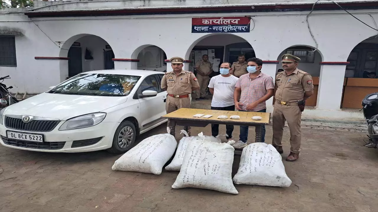 Two interstate smugglers arrested for smuggling ganja in a luxury car, ganja worth Rs 15 lakh recovered