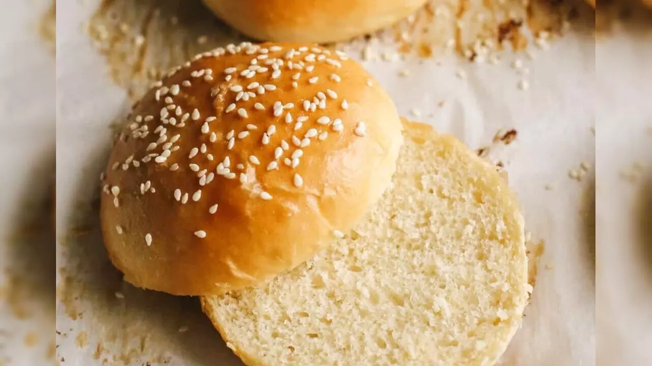 Homemade Bun Recipe: ये रेसिपी ट्राई कर ली तो कभी बाहर से नहीं मंगाएंगे बन