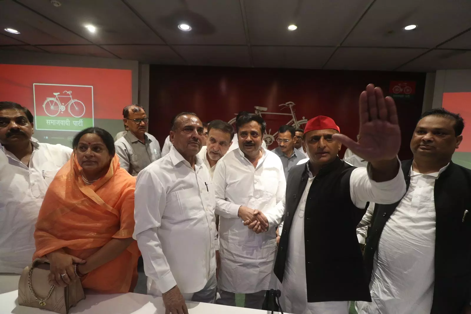 UP Politics : प्रदेश के CM बनना चाहते हैं ब्रजेश पाठक, सपा मुखिया अखिलेश यादव ने किया बड़ा दावा 3 1757938 whatsappimage2024 07 04at24621pm