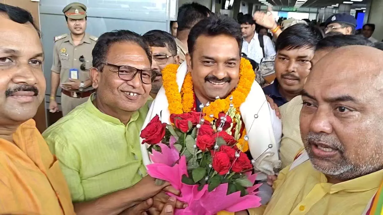 Union Minister of State for Finance Pankaj Chaudhary and Minister of State Kamlesh Paswan welcomed at Gorakhpur Airport