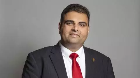 कानपुर से कैसे तय किया ब्रिटेन तक का सफ़र? लेबर पार्टी सरकार के MP की पढ़िए कहानी