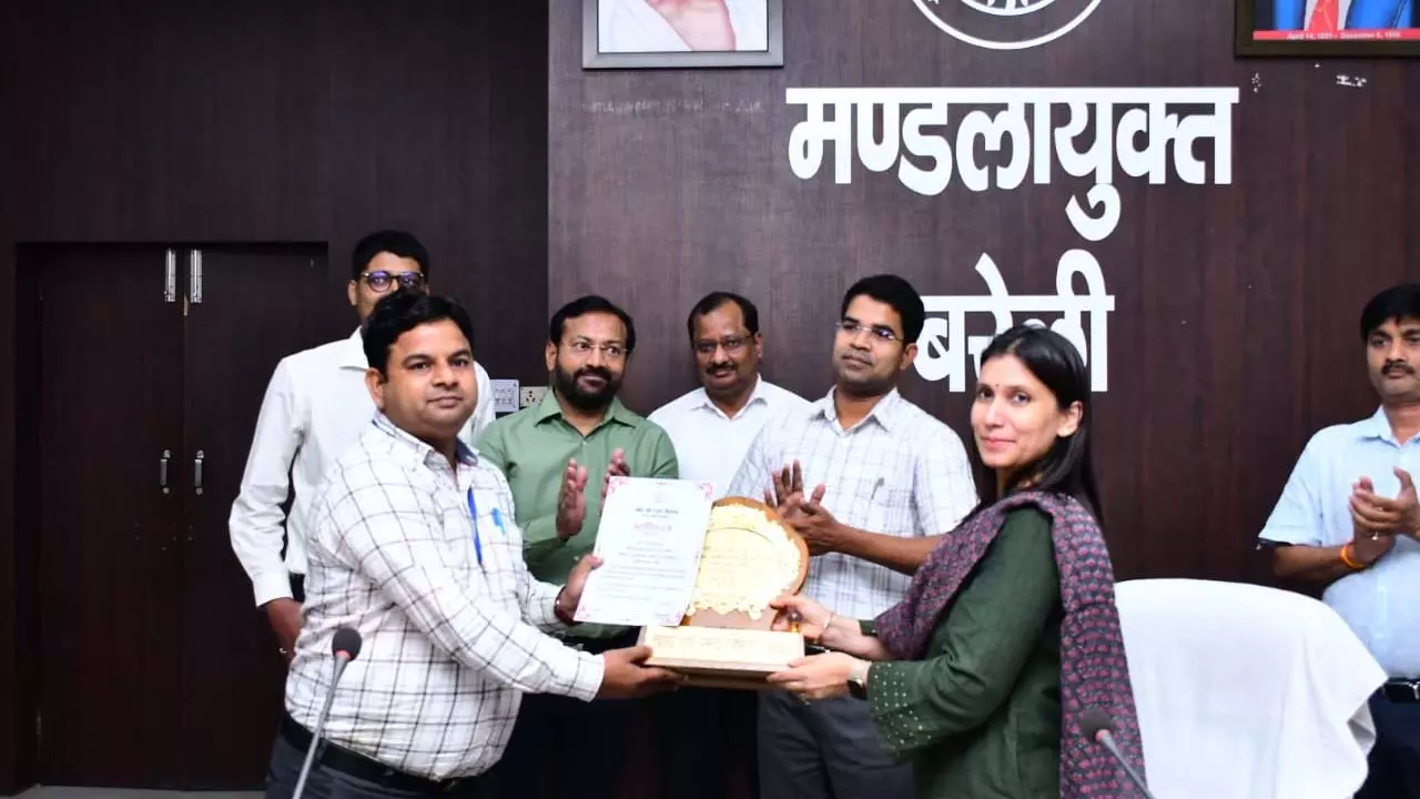 Bareilly division ranked first in the state in wheat procurement, Divisional Commissioner honored the procurement center in-charges