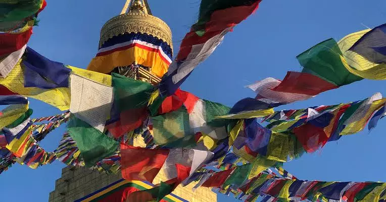 Colourful Flag Meaning: क्या मतलब है रंग बिरंगे फ्लैग का, जिसे शौक से लगाते है लोग