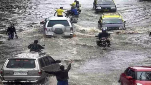 Heavy rain in mumbai