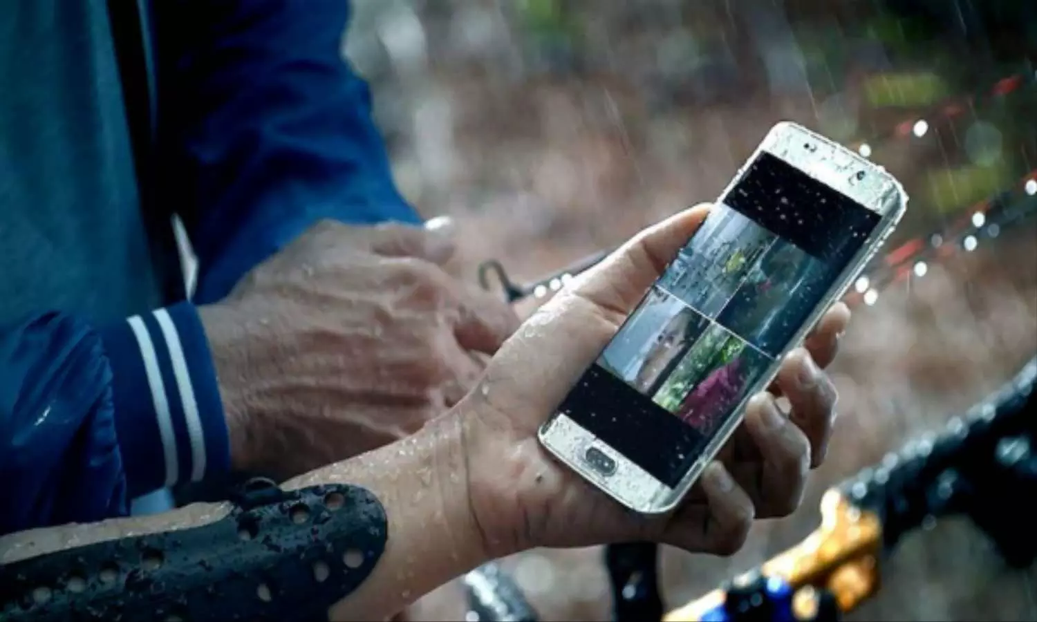 How to keep your smartphone safe in rain