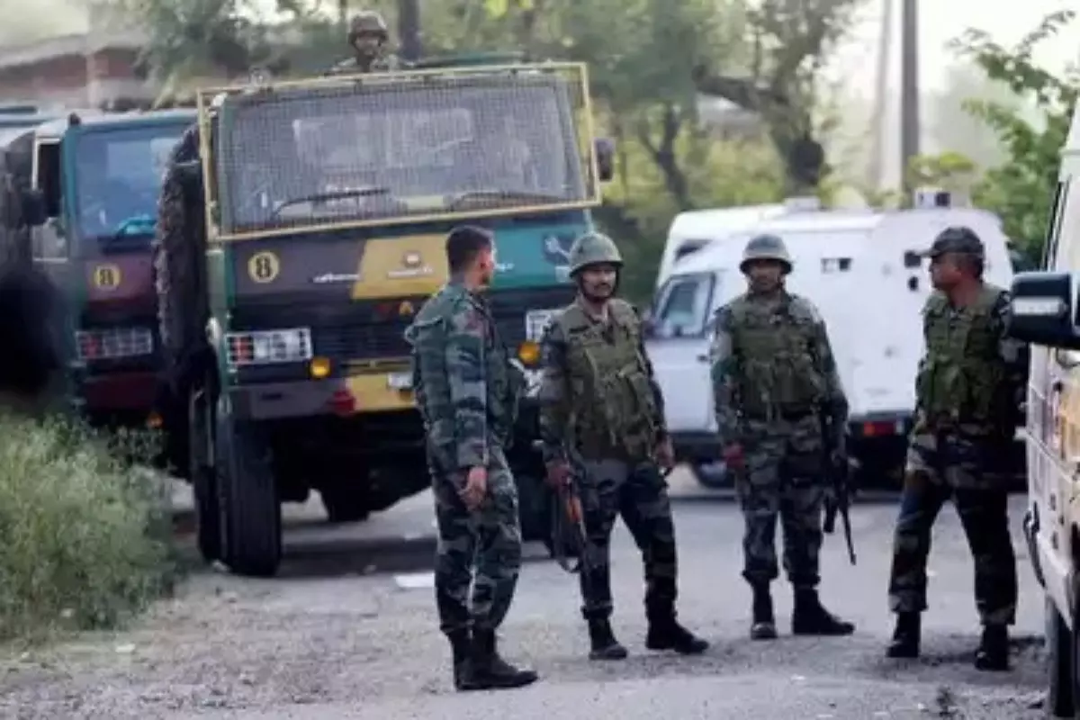 Jammu Kashmir : डोडा में सुरक्षाबलों और आतंकियों के बीच मुठभेड़ जारी, जंगल में 3 दहशतगर्दों को घेरा