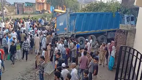 High speed dumper ran over bike rider and entered the house, one died and many injured High speed dumper ran over bike rider and entered the house, one died and many injured