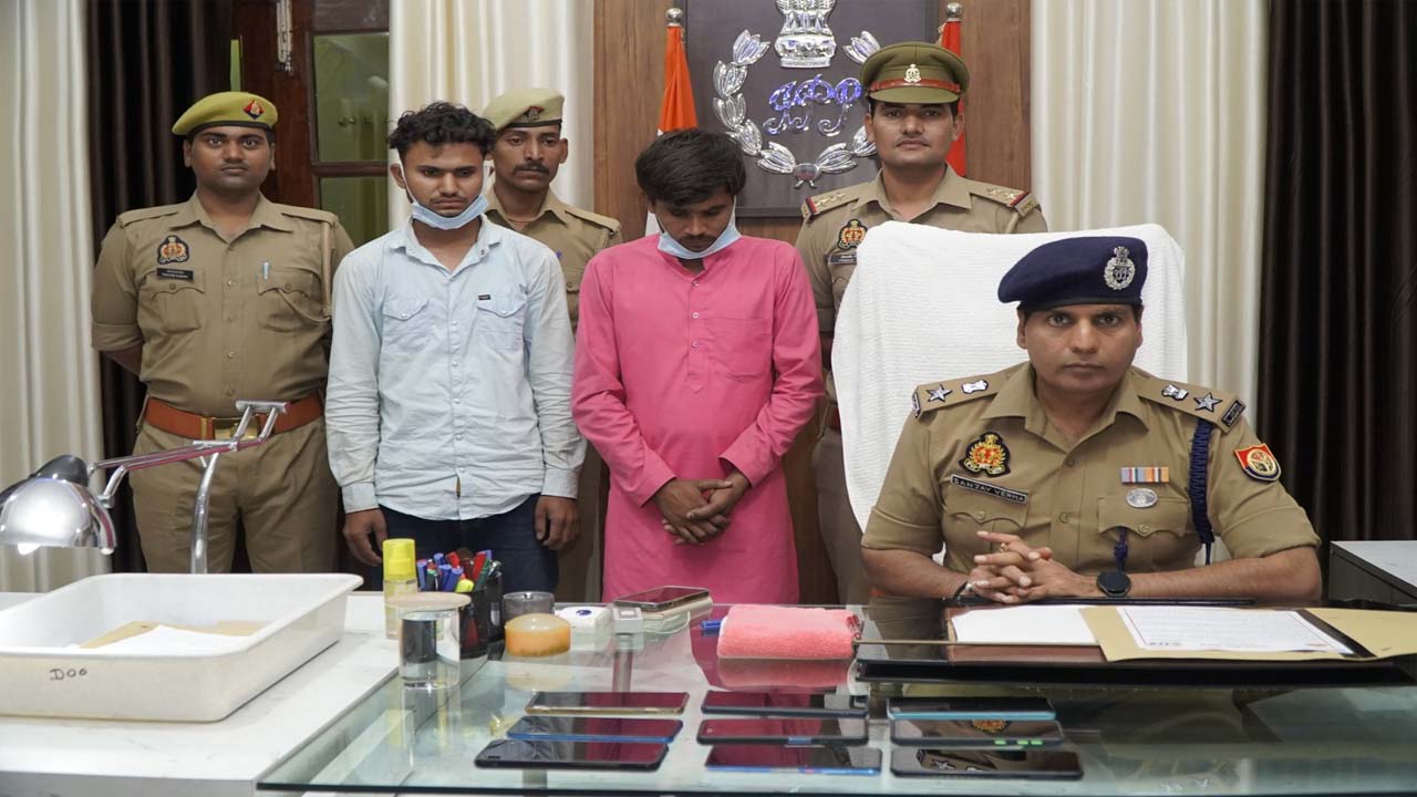 Police arrested two mobile thieves, recovered 9 stolen mobile phones