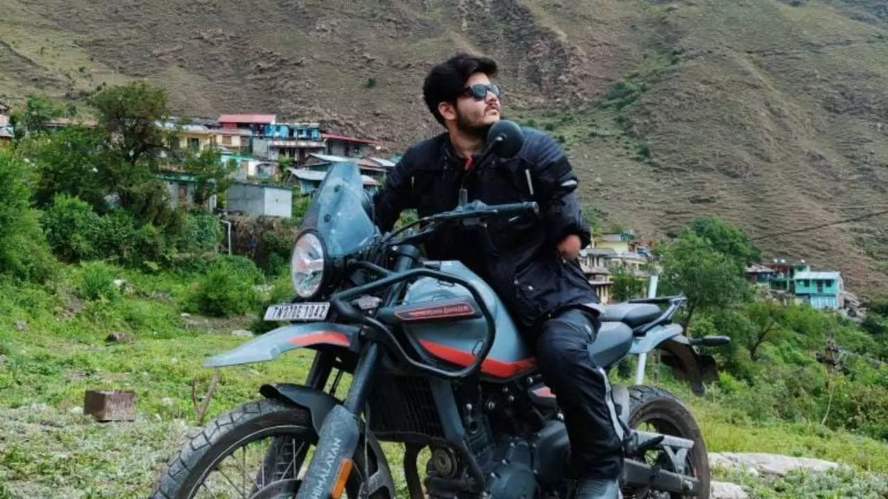 Biker Akshat Rawat ( Photo- Newstrack )