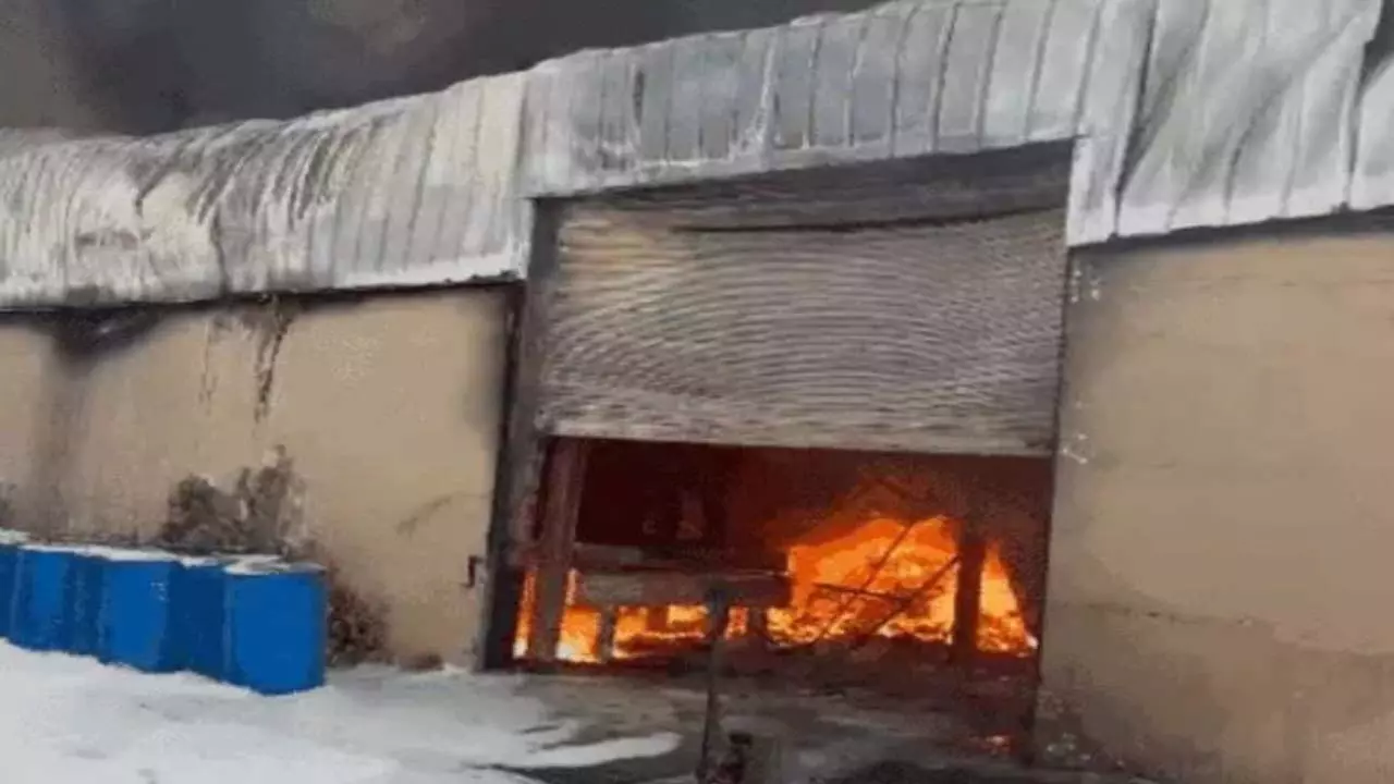 Huge fire in cardboard-mattress factory in Meerut
