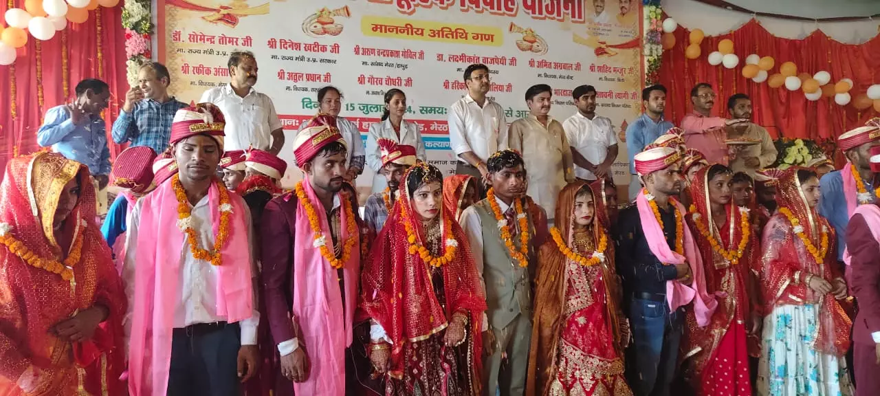 Meerut News: मुख्यमंत्री सामूहिक विवाह: एक साथ गूंजे मंत्र और आयतें, एक-दूजे के हुए 138 जोड़े, अफसरों ने दिया आशीर्वाद