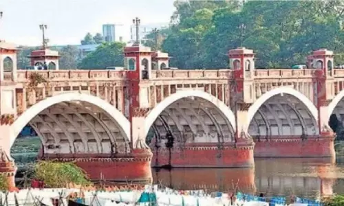 Lucknow News: लखनऊ के पक्का पुल पर चार पहिया वाहनों की No Entry, जानें 110 साल पुराने पुल का इतिहास