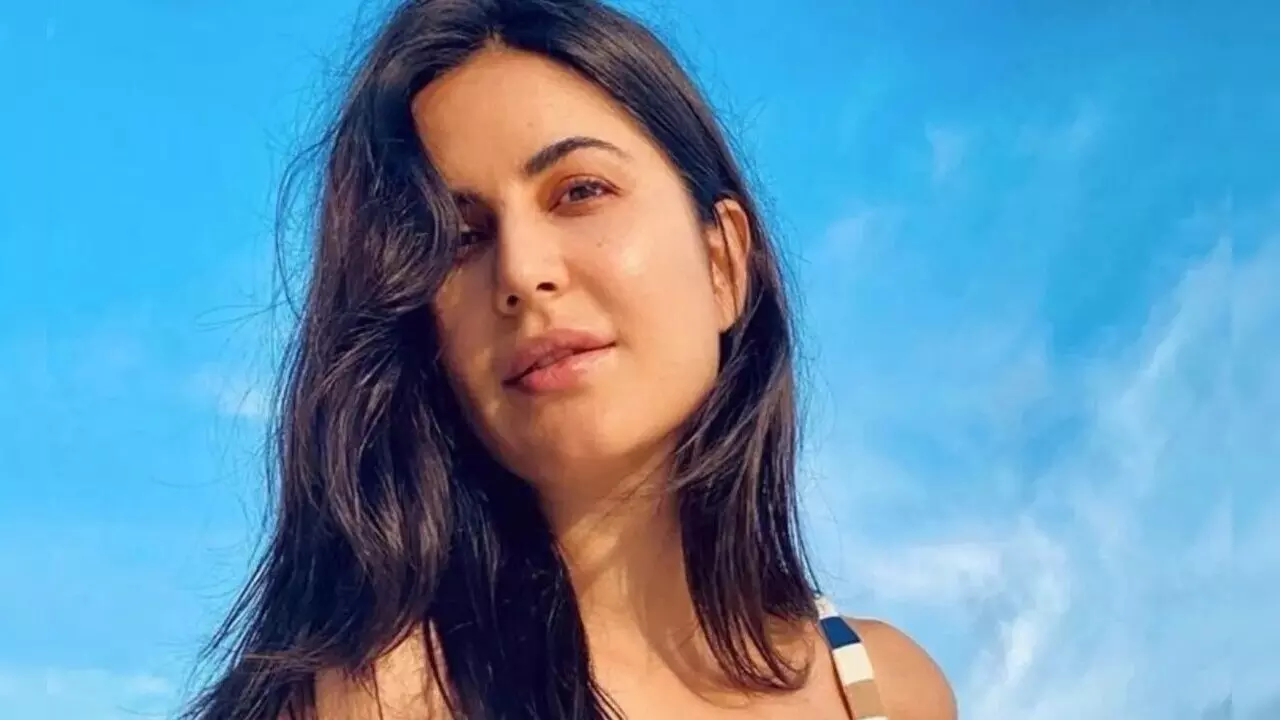 Katrina Kaif Skin Care: कैटरीना जैसी पानी है खूबसूरत और यंग त्वचा, तो फॉलों करें ये टिप्स