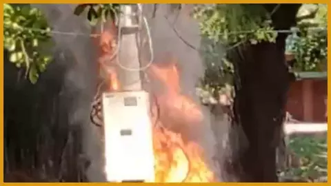 Bhadohi News : ट्रांसफार्मर जलने से 50 घरों में अंधेरा, ग्रामीणों में आक्रोश