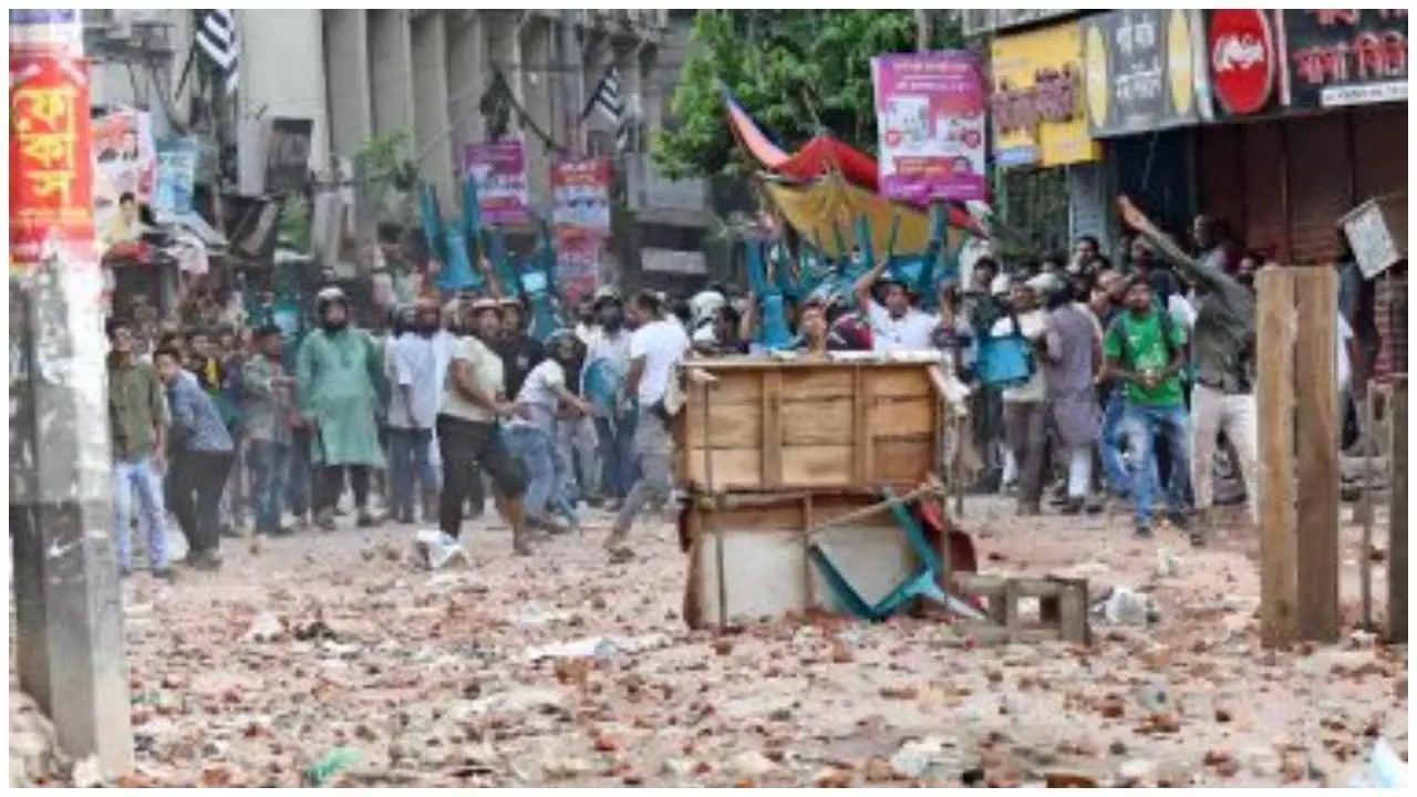 पड़ोस में आग, बांग्लादेश में बेहद खतरनाक हालात, जानिए आखिर क्या हुआ?