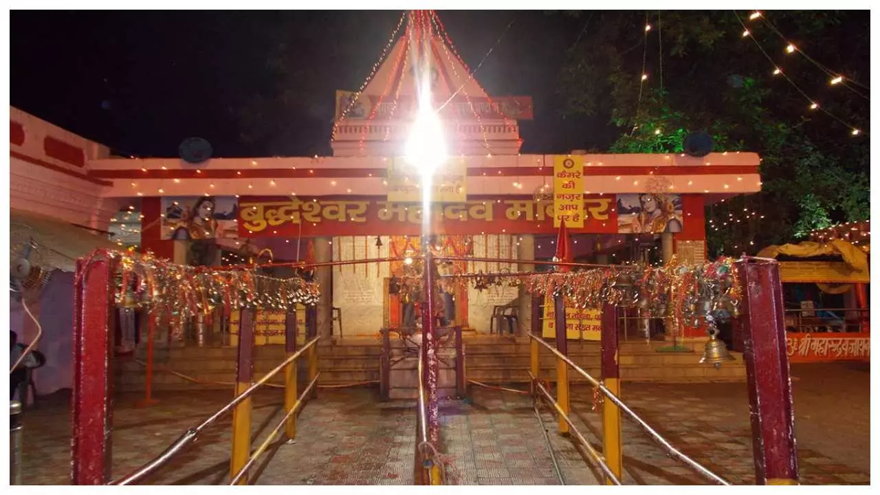 Lucknow News: बुद्धेश्वर मंदिर में श्रावण मास की तैयारियां पूरी, जानिए इस बार क्या है खास