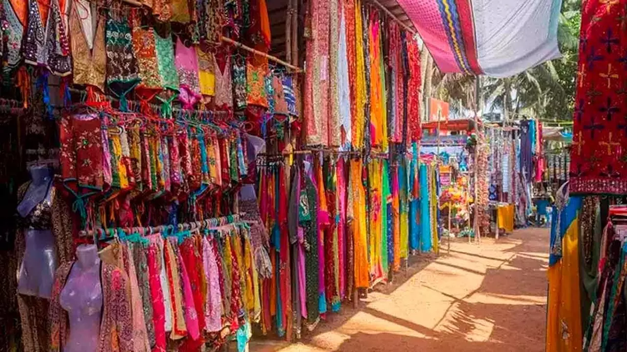 Street Shopping in Noida
