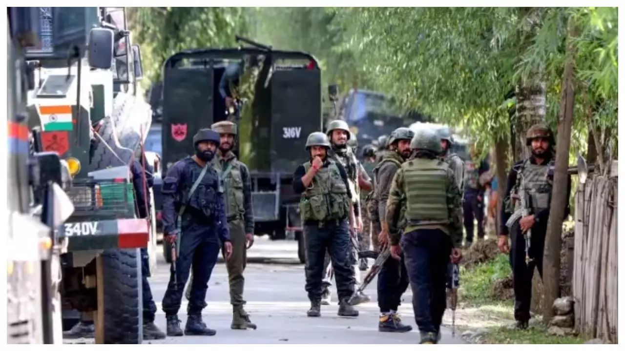 Jammu Kashmir: राजौरी में सेना के कैंप पर आतंकी हमला, ऑपरेशन जारी