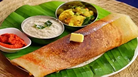 Dosa Recipe: घर पर ही बनाएं रेस्टोरेंट स्टाइल डोसा, 10 स्टेप में सीखें बनाने का तरीका