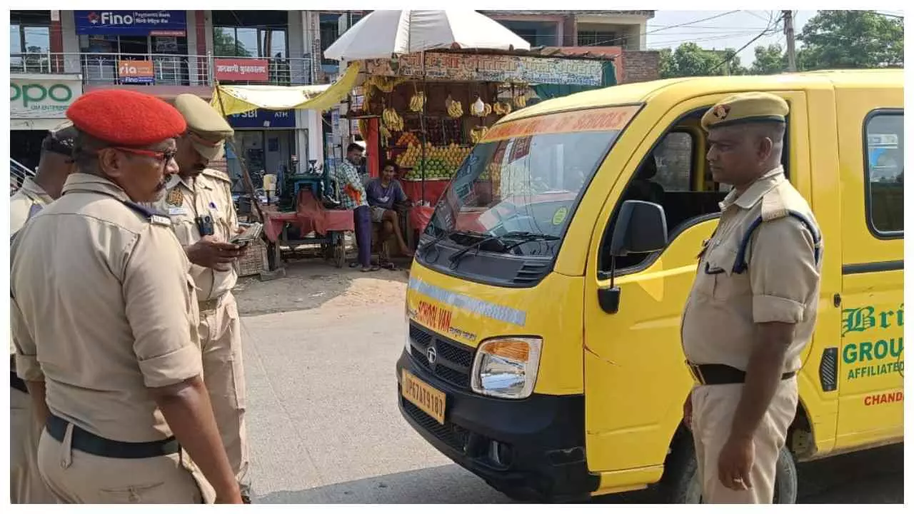 Chandauli News : यातायात पुलिस ने चलाया विशेष चेकिंग अभियान, 333 वाहनों पर हुई कार्यवाही