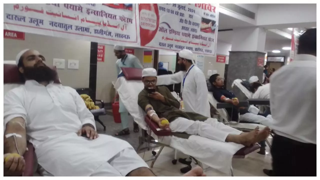 Lucknow News: बलरामपुर अस्पताल की ओर से लगाया गया शिविर, 52 लोगों ने किया रक्तदान