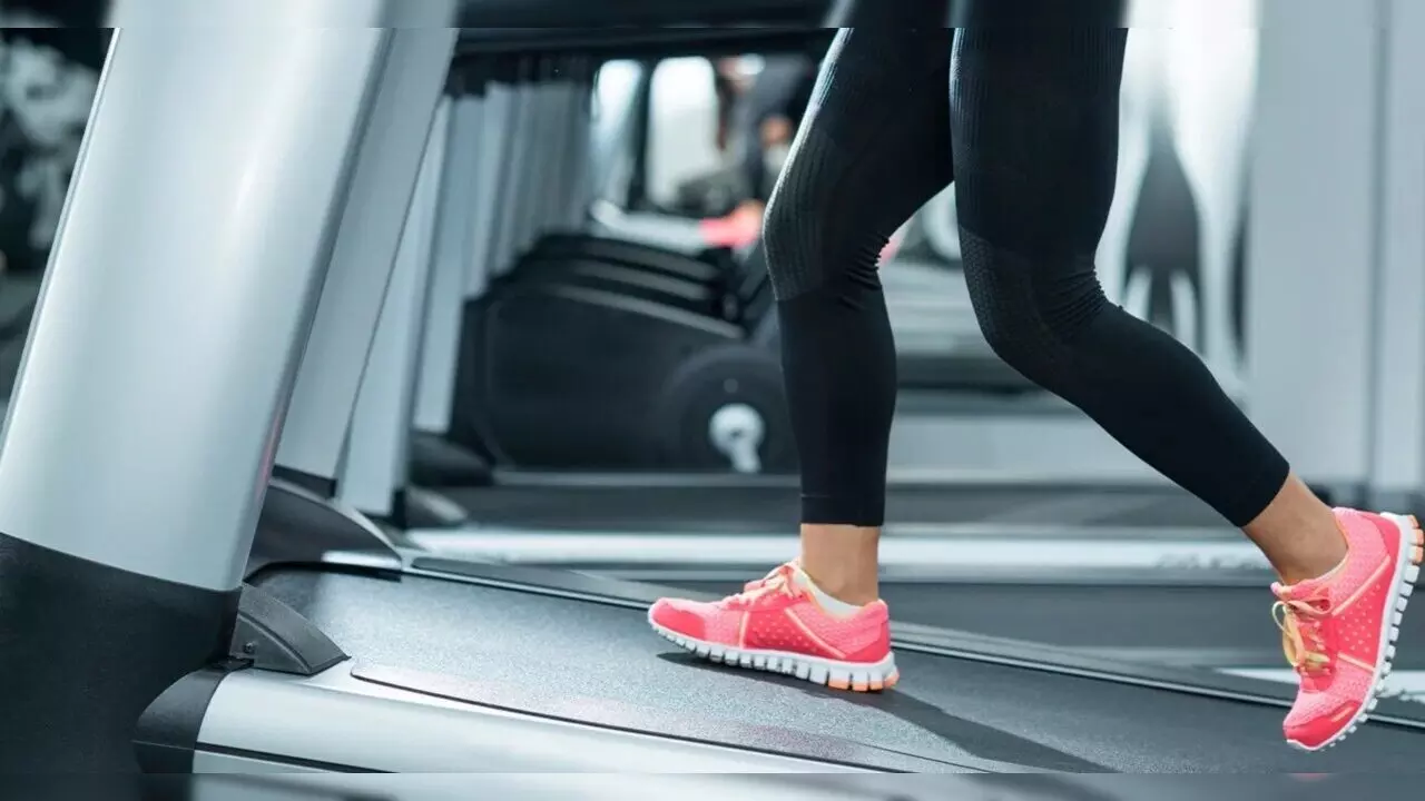 Tips To Lose Weight: बस ट्रेडमिल पर चलकर तेजी से घटा सकते हैं वजन, वायरल हुआ ये तरीका