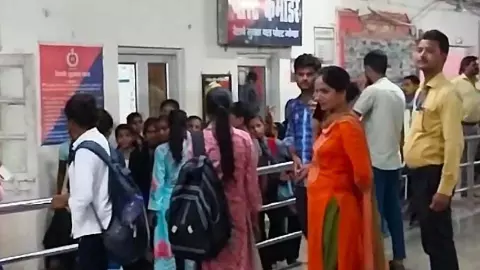 To provide training 16 minor girls were being taken to Bihar on the pretext of marriage, rescued at Gonda railway station