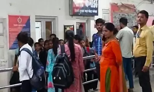 To provide training 16 minor girls were being taken to Bihar on the pretext of marriage, rescued at Gonda railway station