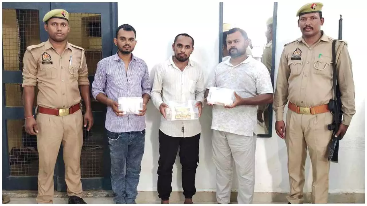 Jaunpur News : स्वर्ण व्यवसायी का नौकर 25 लाख रुपए के आभूषण लेकर फरार, पुलिस ने तीन लोगों को किया गिरफ्तार
