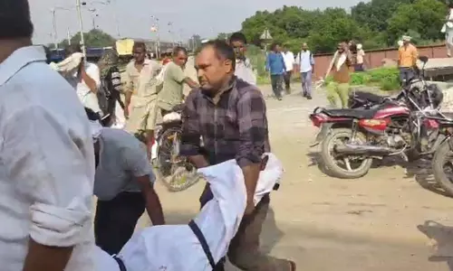 Young man dies after being hit by a train, accidents happen due to lack of stairs on railway over bridge