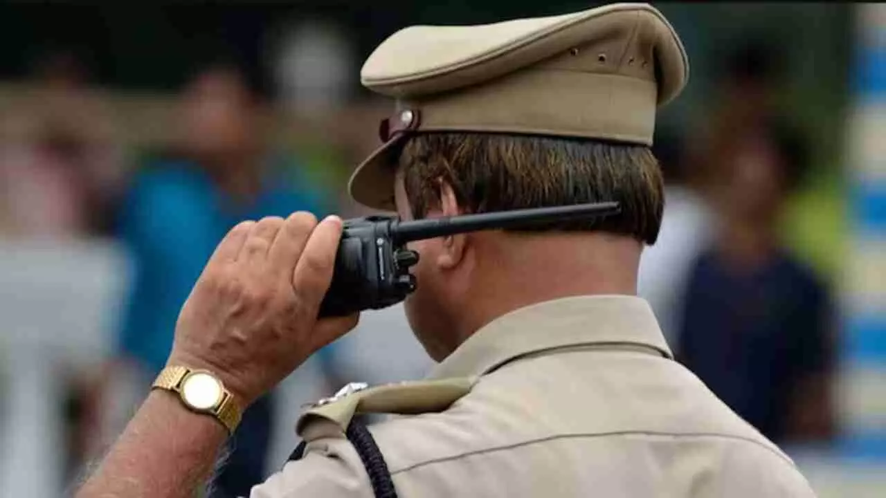 Gorakhpur: एसपी दफ्तर से बोल रहा हूं, गिरफ्तारी से बचना है तो जल्द भेजों 10 हजार, यूपी कॉप एप में हो गया खेल