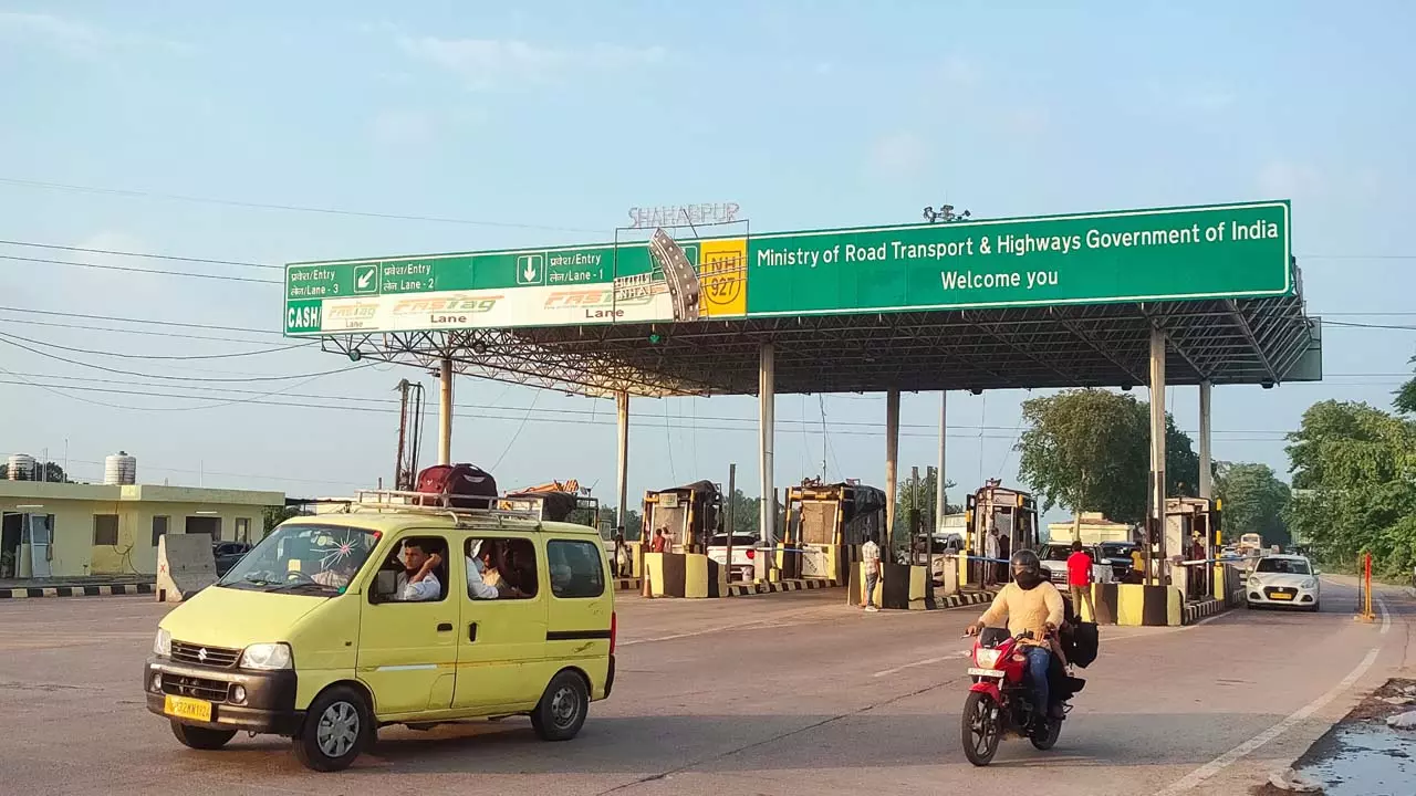 Toll manager along with toll workers embezzled Rs 50 lakh, case registered, accused absconding