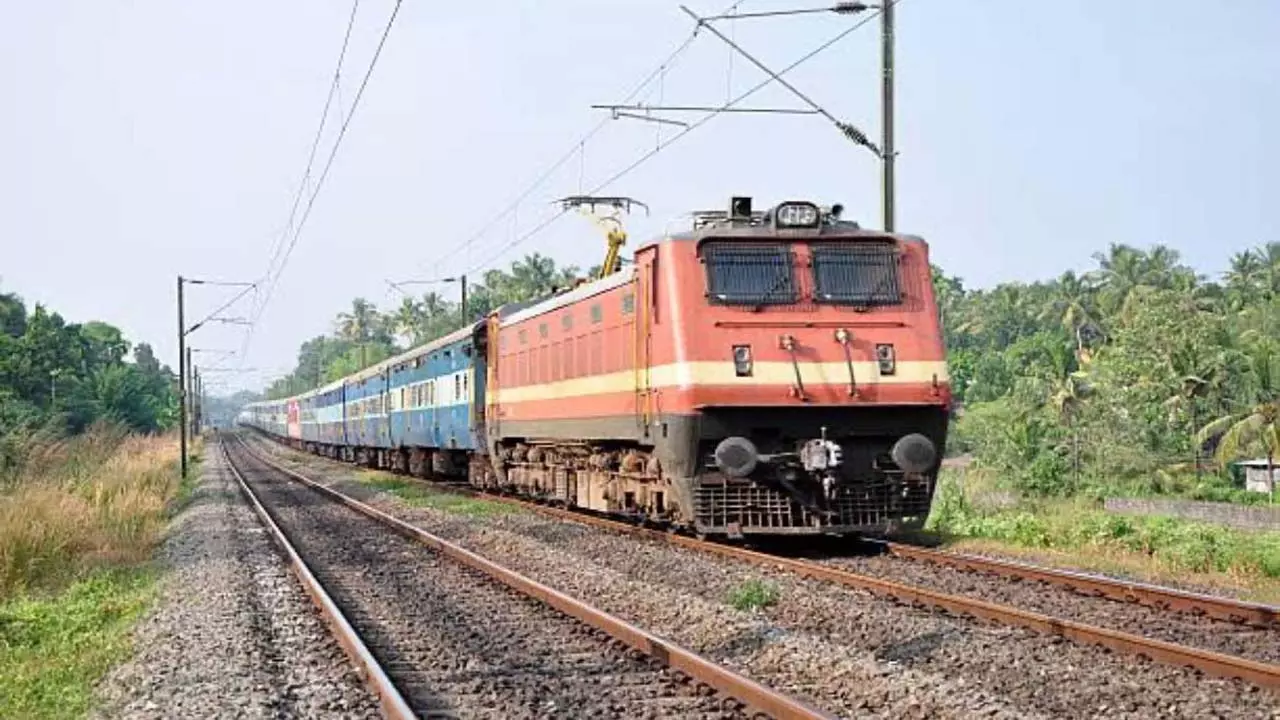 Passenger trains will be operated in Lucknow Bareilly rail section, proposal sent from the division