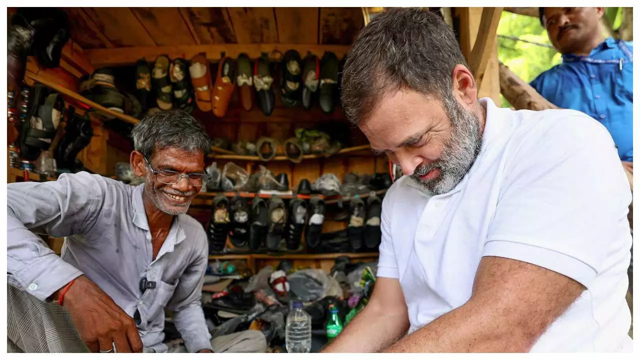 Rahul Gandhi: नेता विपक्ष को मोची का रिटर्न गिफ्ट, जानिए क्या भेजा