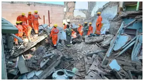 Varanasi House Collapsed Varanasi House Collapsed