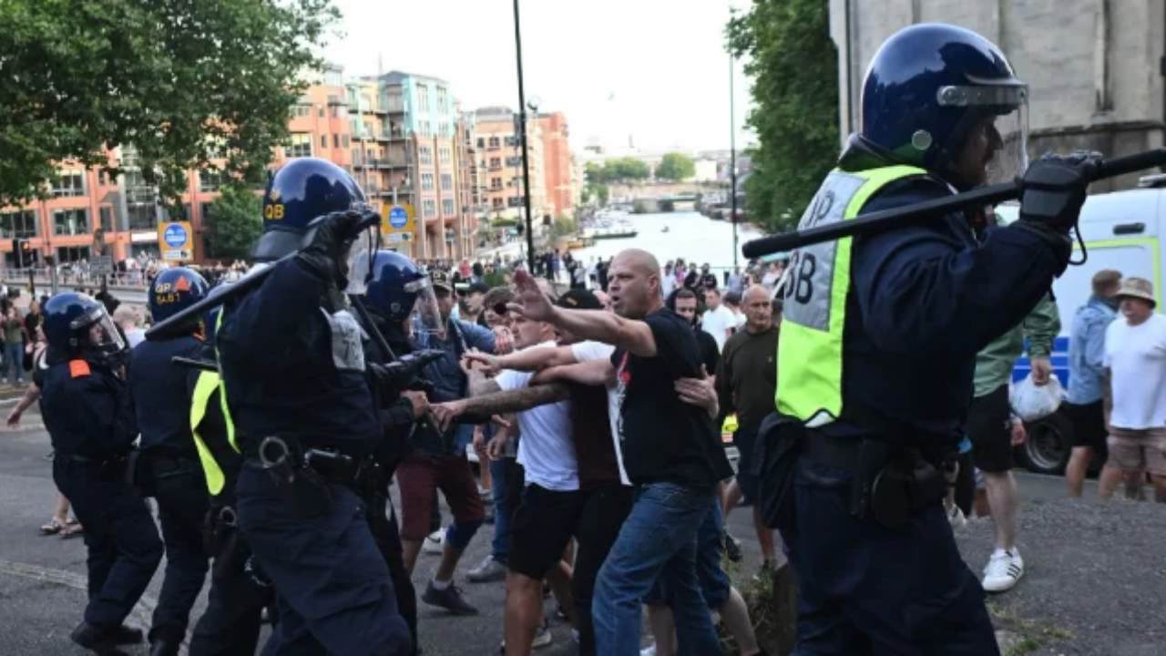 UK Riots 2024: ब्रिटेन में फिर से बवाल और हिंसा की आशंका