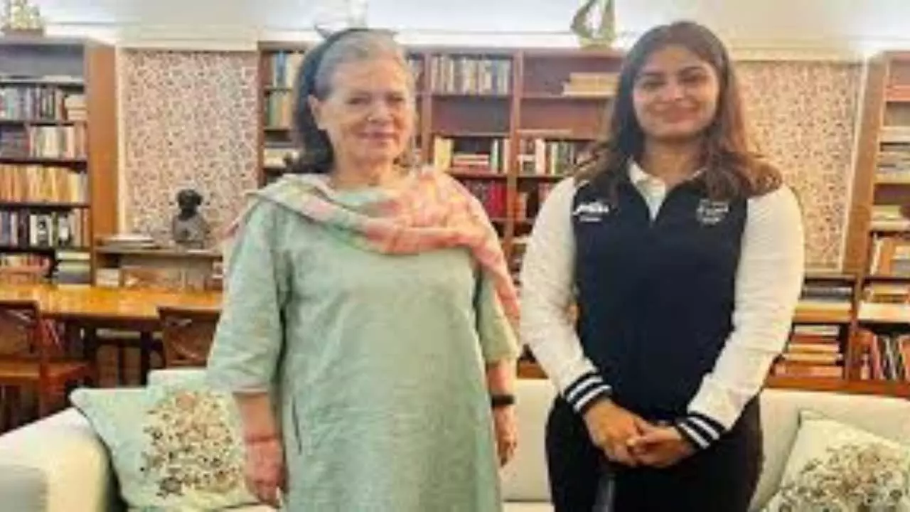 Manu Bhaker Meets Sonia Gandhi